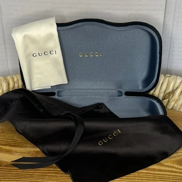 Gucci | Accessories | Gucci Oversized Black Velvet  display picture 2
